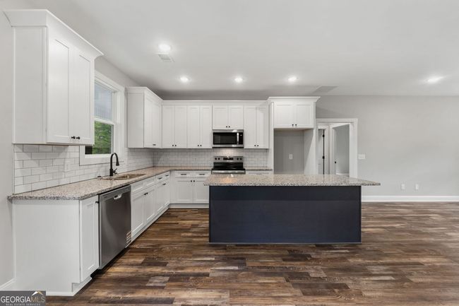 41 Allen Dr, House other with 3 bedrooms, 2 bathrooms and 2 parking in Molena GA | Image 15