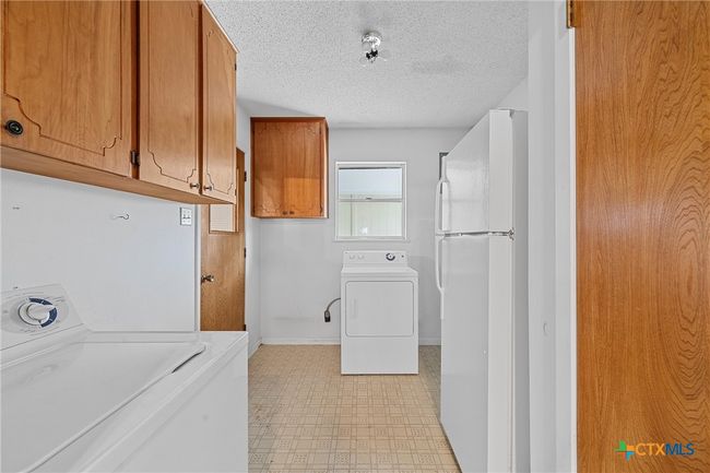 518 E Avenue G, House other with 3 bedrooms, 2 bathrooms and null parking in Rosebud TX | Image 8