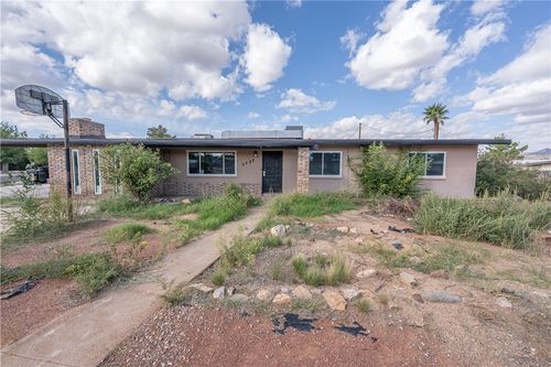 2727 Mullen Dr, Kingman, AZ, 86401-4284 | Card Image