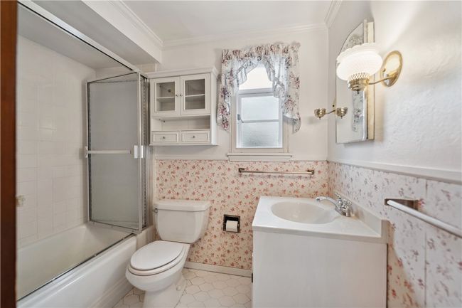 2ND FLOOR FULL BATH | Image 20