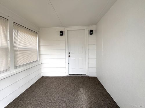 38 Hazel Ave, Pontiac, MI, 48341-1908 | Card Image