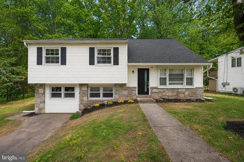 202 Wiltshire Dr, CHALFONT, PA, 18914-2328 | Card Image