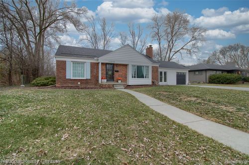 16975 W 14 Mile Rd, Beverly Hills, MI, 48025-3223 | Card Image