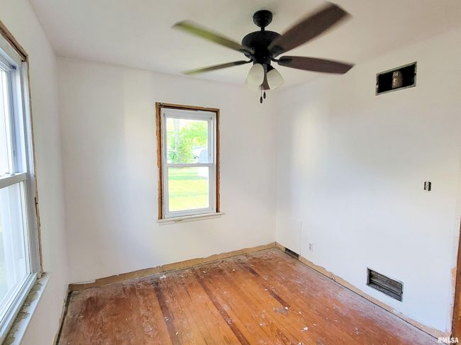 225 Hickory St, House other with 2 bedrooms, 1 bathrooms and null parking in Flora IL | Image 31