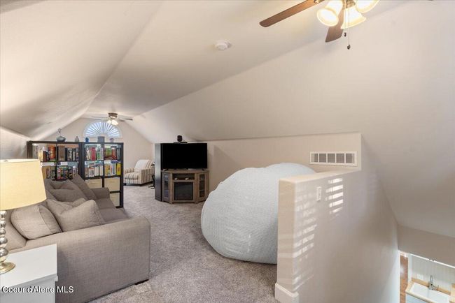 Large bonus room upstairs | Image 27