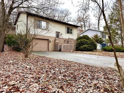 29933 Greenleaf Dr, Burlington, WI, 53105-9197 | Card Image