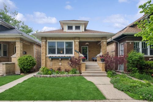 5004 N Tripp Ave, CHICAGO, IL, 60630-2725 | Card Image