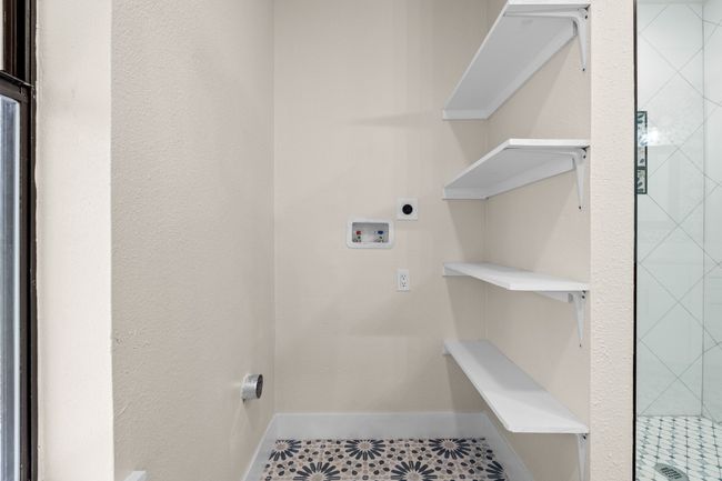 Laundry in Main Bath | Image 23