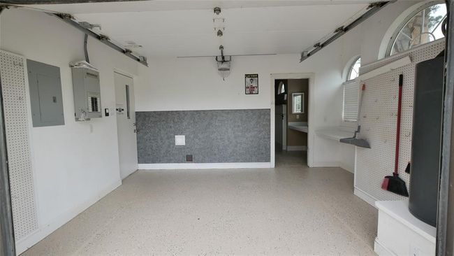 Entry and Storage area - AC'd and cliamate controlled | Image 39