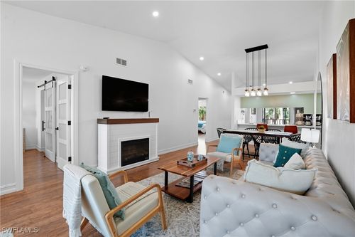 2802-4040 Ice Castle Way, NAPLES, FL, 34112-5086 | Card Image