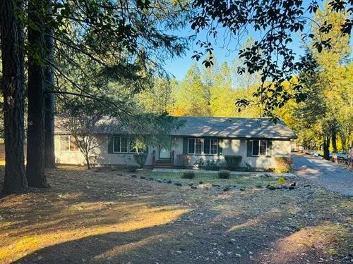 876 Ferry Rd, Grants Pass, OR, 97526-9619 | Card Image