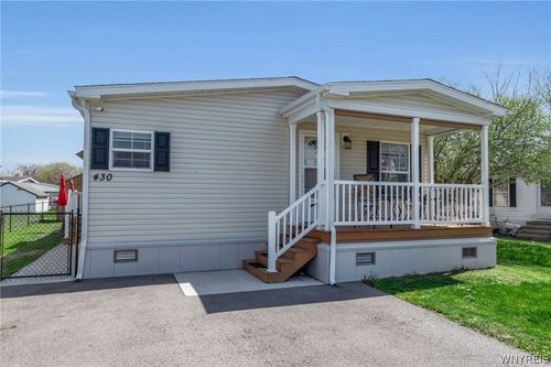 430 Chestnut Dr, Lockport, NY, 14094-9166 | Card Image