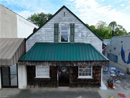 113 E Main St, Pilot Mountain, NC, 27041-8518 | Card Image