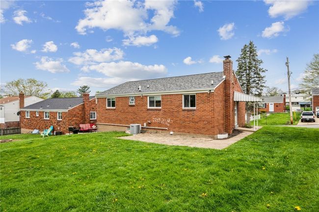 477 Lois Dr, House other with 3 bedrooms, 2 bathrooms and 1 parking in Pittsburgh PA | Image 4