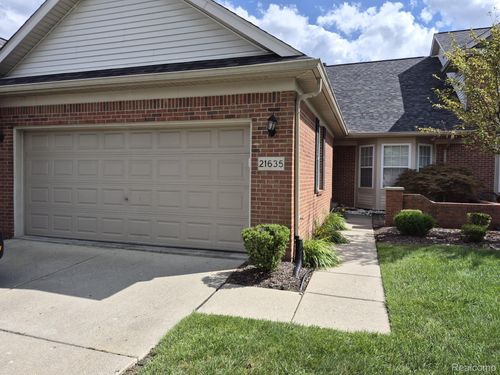 18-21635 Knights Ln, Trenton, MI, 48183-7617 | Card Image