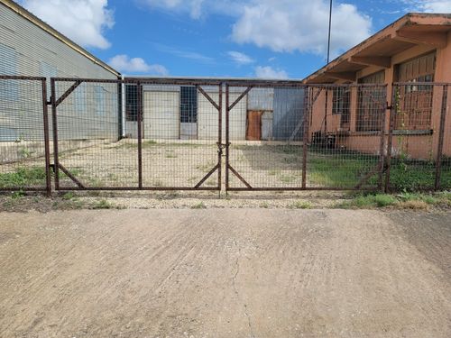 219 E 3rd St, Taylor, TX, 76574-3616 | Card Image