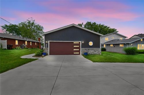 1300 E Choctaw Dr, London, OH, 43140-8727 | Card Image