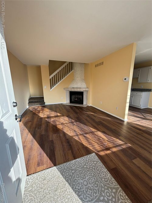 38890 Country Cir, Farmington Hills, MI, 48331-1027 | Card Image