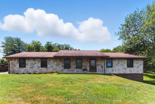 926 Weaver Hill Dr, Maryville, TN, 37803-7371 | Card Image