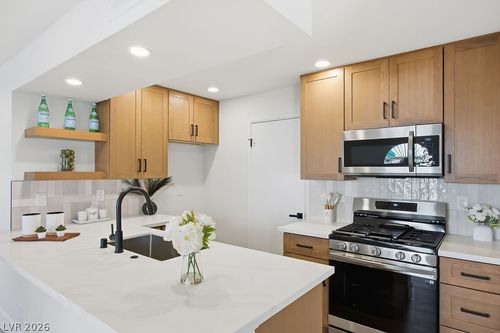 122-7570 W Flamingo Rd, Las Vegas, NV, 89147-4300 | Card Image