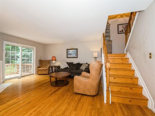 47 Muirfield Ct, Poughkeepsie, NY, 12603-4934 | Card Image