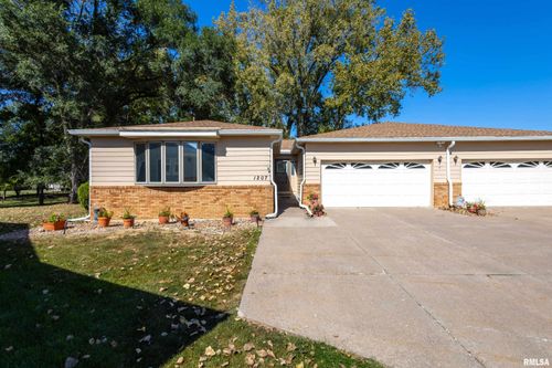 1207 47th Avenue Ct, East Moline, IL, 61244-4451 | Card Image