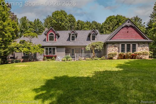 9200 Fox Hollow Rd, Clarkston, MI, 48348-1975 | Card Image