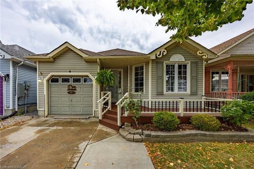 {{alt}} | Card Image