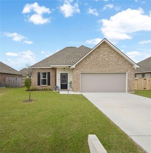 75473 Victoria Dr, Covington, LA, 70435-5549 | Card Image