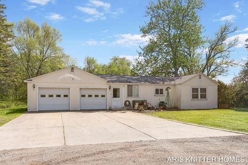2756 Beeline Rd, Holland, MI, 49424-8215 | Card Image