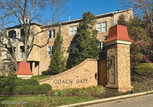30-5601 Coach Gate Wynde, Louisville, KY, 40207-6200 | Card Image