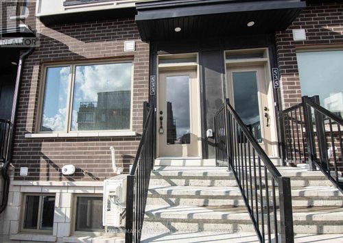 533 Takamose Private, Ottawa, ON, K1K5A5 | Card Image