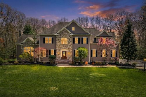 21 Stable Way, Medway, MA, 02053-6126 | Card Image