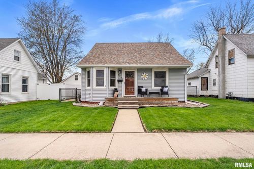 610 12th St, De Witt, IA, 52742-1100 | Card Image