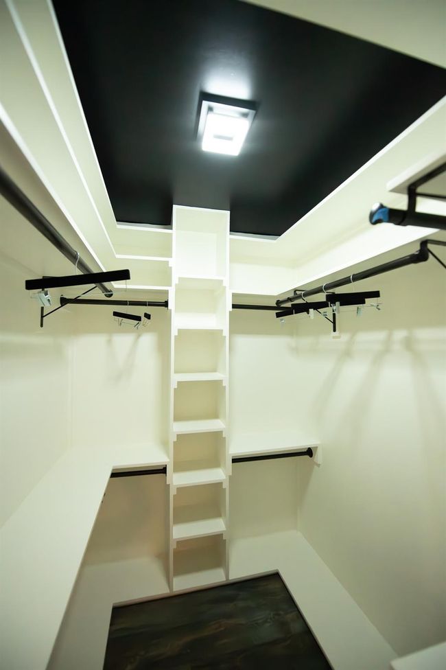 Walk-in closet | Image 33