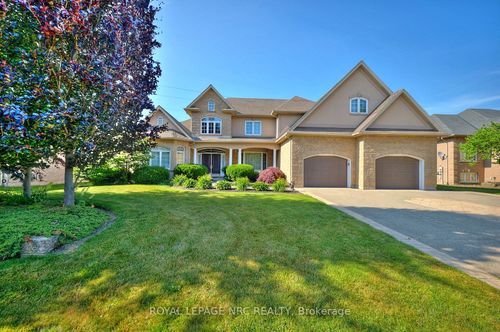 7995 Cathedral Dr, Niagara Falls, ON, L2H2Z2 | Card Image