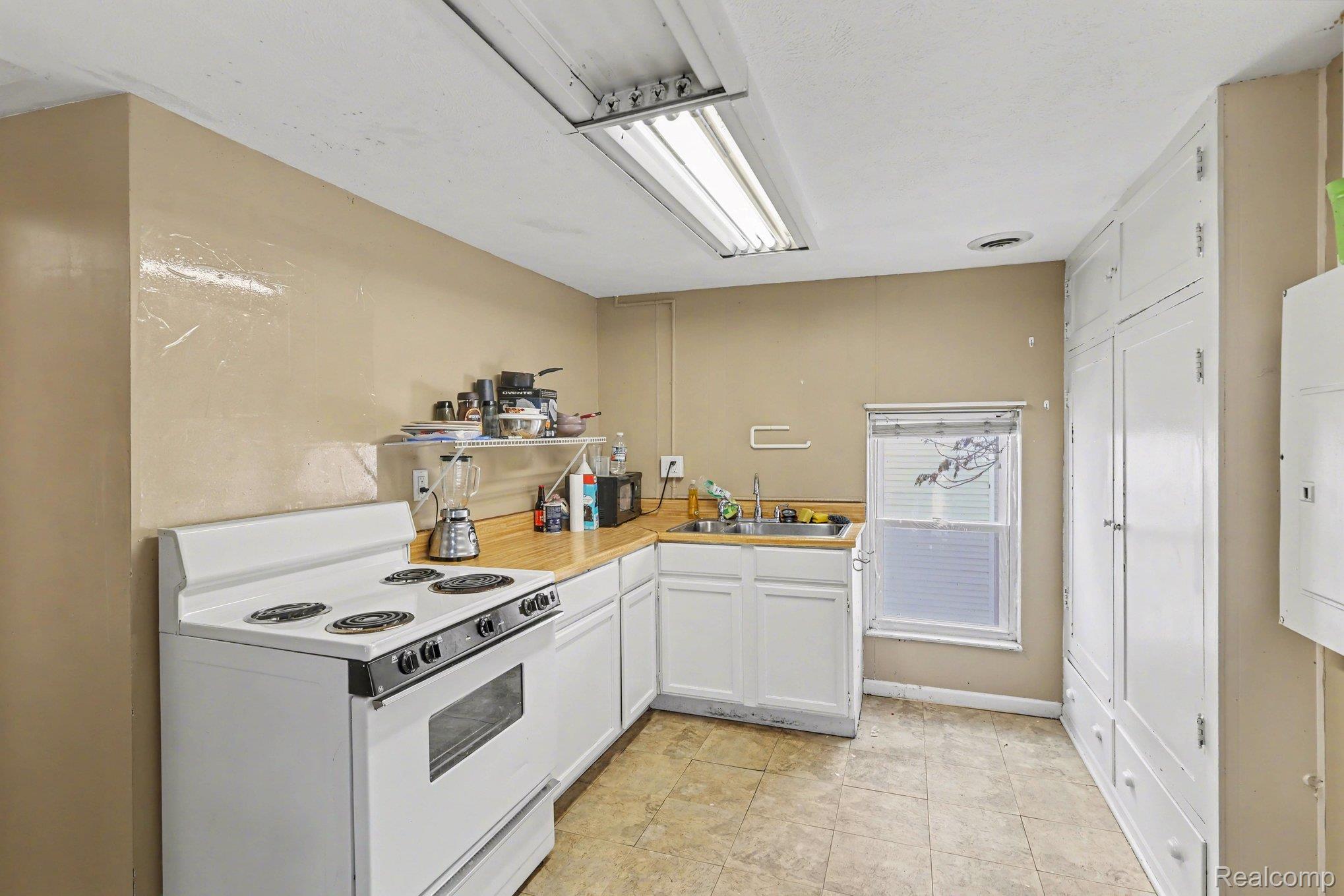 Commercial Lease in Lansing 5