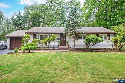 111 Ivy Ln, River Vale, NJ, 07675-6614 | Card Image