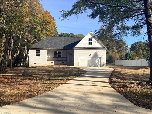 901 Edgemont Rd, Greensboro, NC, 27406-7703 | Card Image