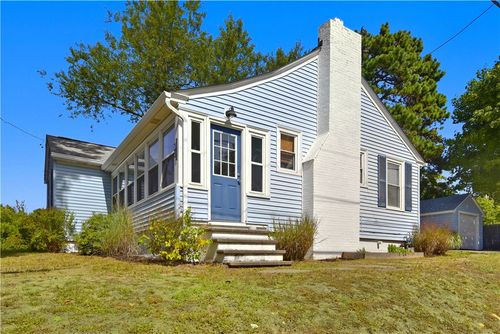 18 Lakeview Dr, Narragansett, RI, 02882-1223 | Card Image
