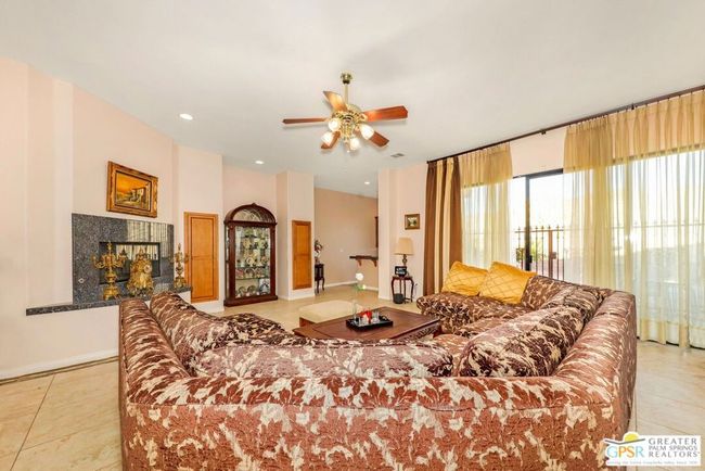 Living Room | Image 32