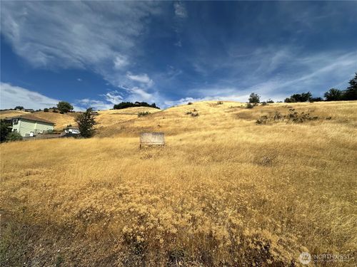 3825 Sunridge Ln, Wenatchee, WA, 98801-9136 | Card Image