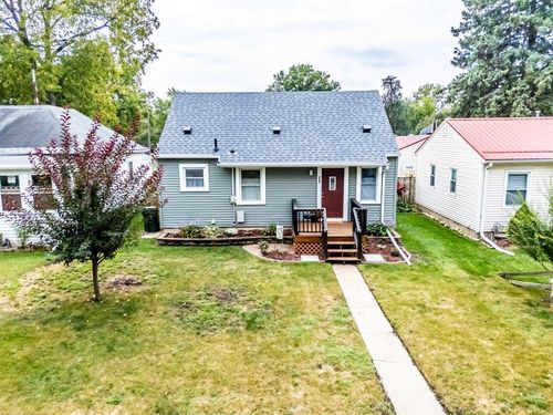 323 Hartman Ave, Waterloo, IA, 50701-2332 | Card Image
