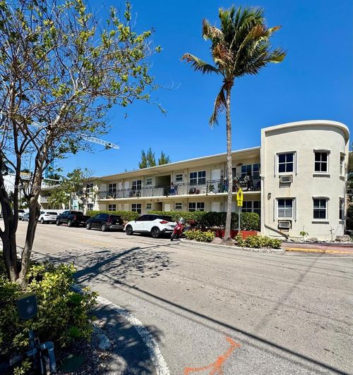 605 77th St, Miami Beach, FL, 33141-2281 | Card Image
