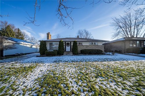 6691 Crenshaw Dr, Parma Heights, OH, 44130-3909 | Card Image