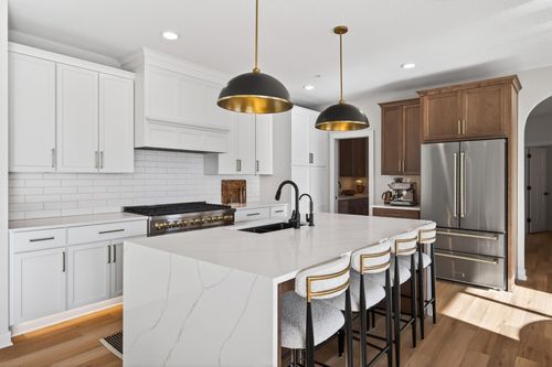 2388 Laurie Ct, Roseville, MN, 55113-5000 | Card Image