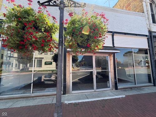 105 W Main Cross St, Edinburgh, IN, 46124-1419 | Card Image