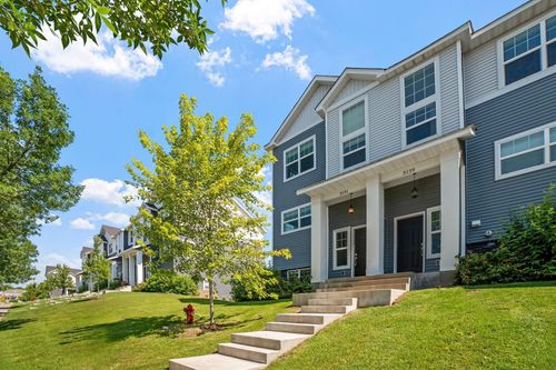 3141 Clover Ridge Dr, Chaska, MN, 55318-4582 | Card Image