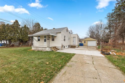 21118 Wellington Ave, Warren, MI, 48089-5150 | Card Image