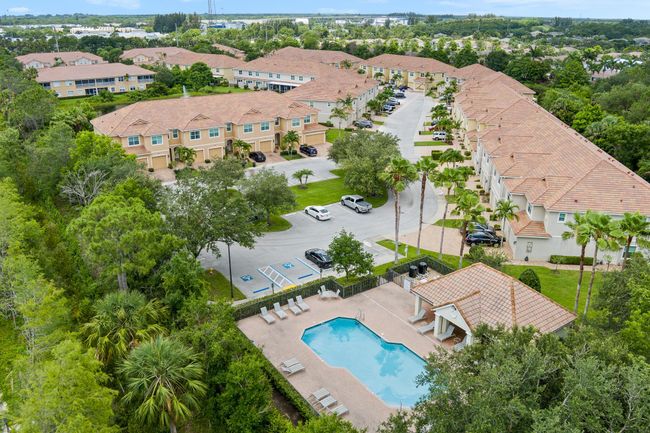 524 Sw Glen Crest Way, Condo with 3 bedrooms, 3 bathrooms and null parking in Stuart FL | Image 38
